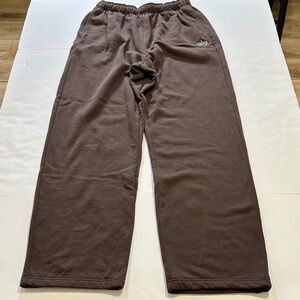 ALO Yoga Accolade Straight Leg Sweatpant